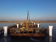 大连新机场中线主通道跨海段工程建设施工